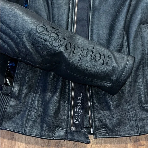 Scorpion exo get stung Women's Black Leather Jacket - Picture 3 of 9